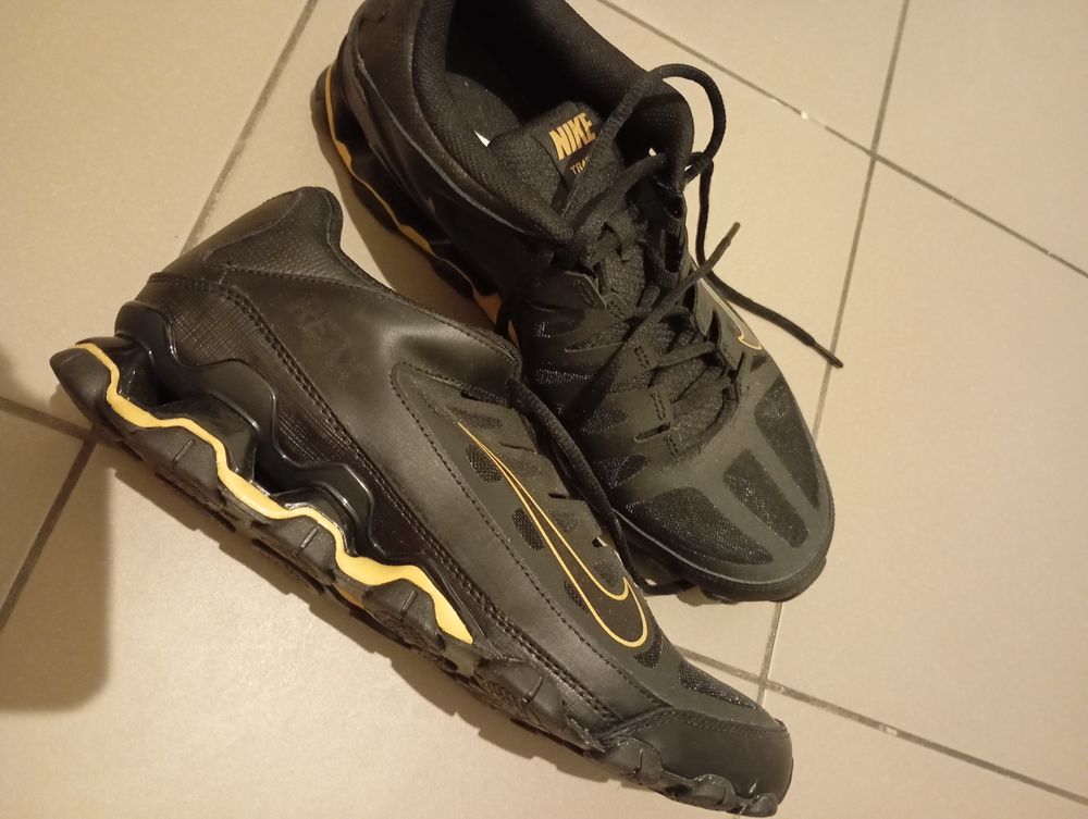 NIKE NOIRE 44 Chaussures