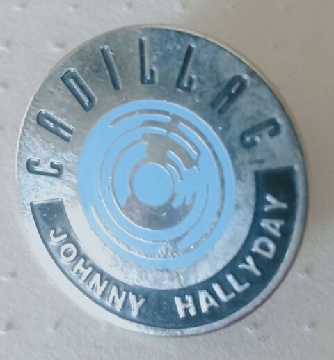 Pin's Johnny Hallyday Cadillac 5 Courbevoie (92)