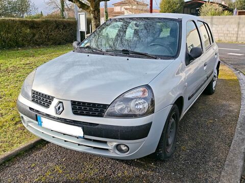 Renault Clio II Clio 1.2i 16V Authentique 2003 occasion Vouill&eacute; 79230
