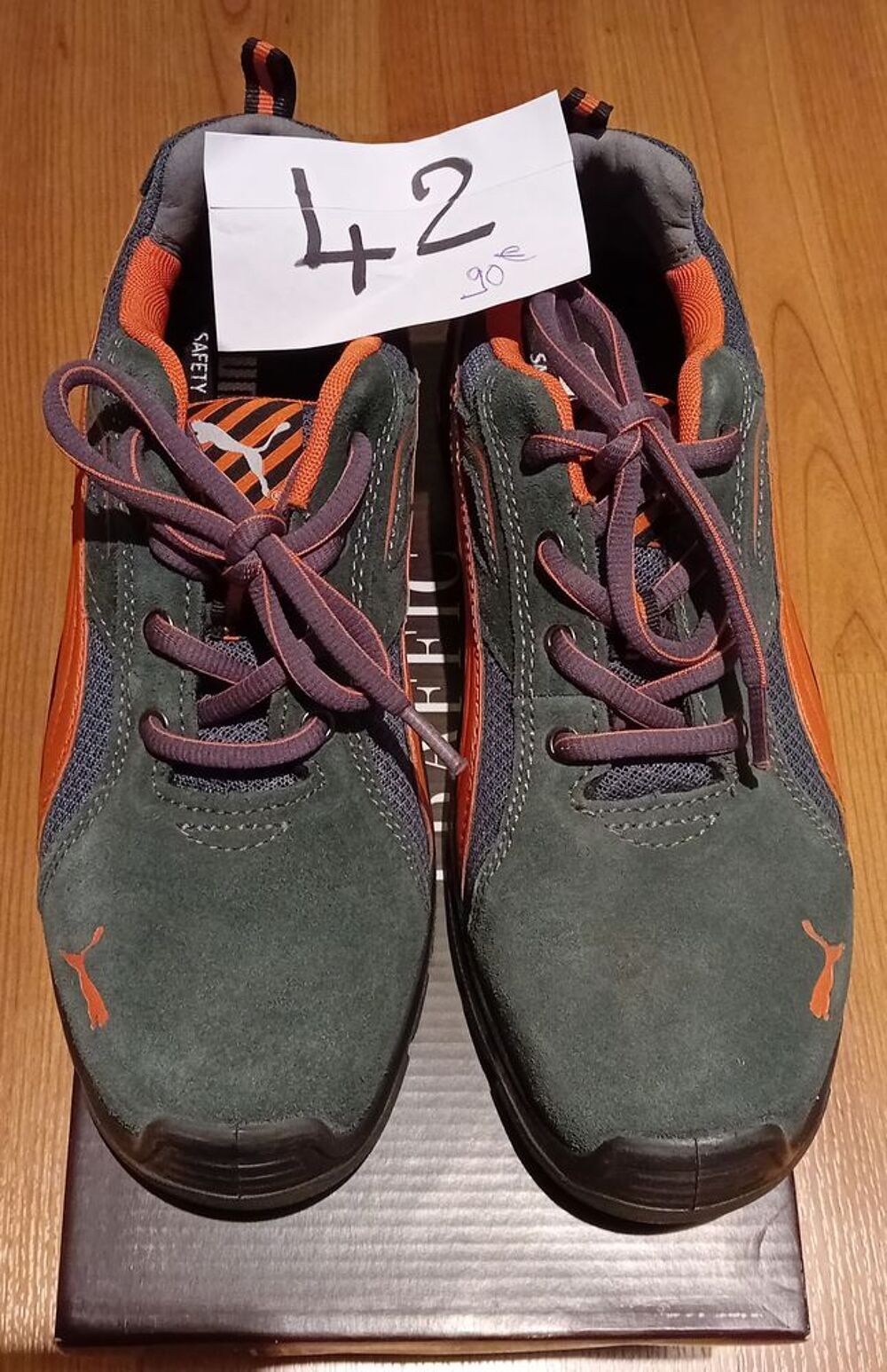 Chaussures de travail pointure 42 marque Puma. Chaussures