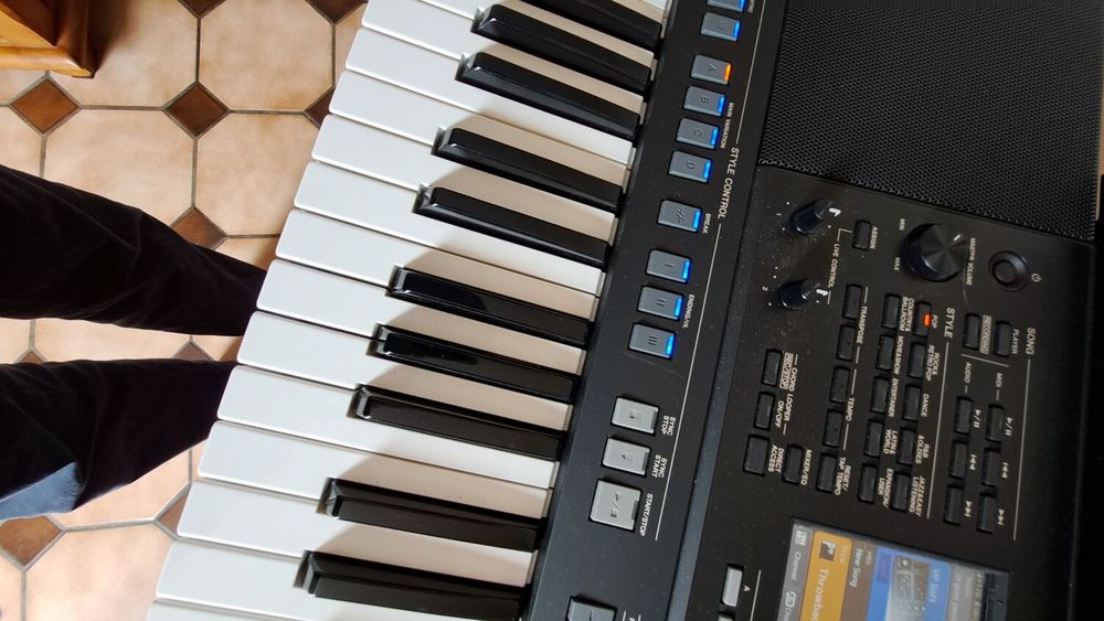 Clavier arrangeur yamaha psr sx 720.NEUF.avec pied et hous
Instruments de musique