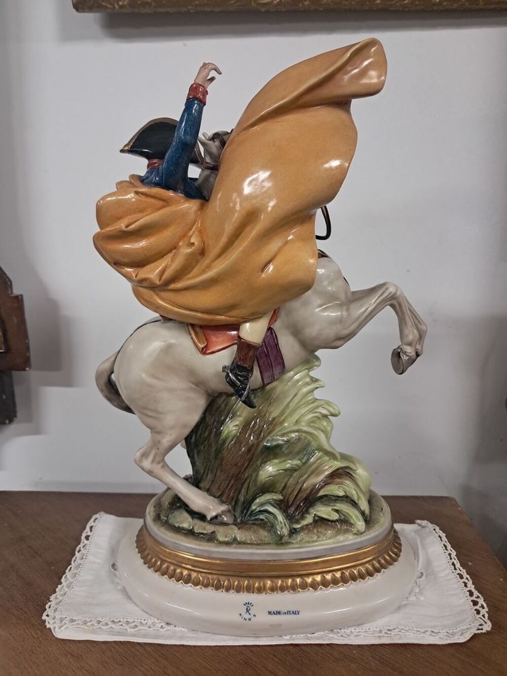 Statue, sujet repr&eacute;sentant Napol&eacute;on en porcelaine italienne Décoration