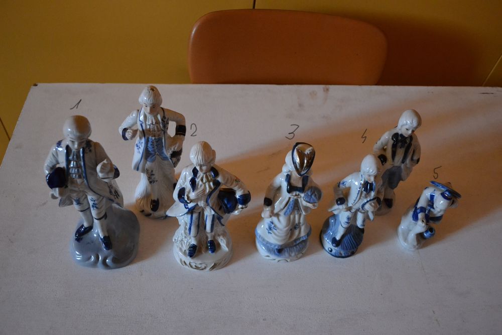 FIGURINES PORCELAINE BLEU ET BLANC Décoration