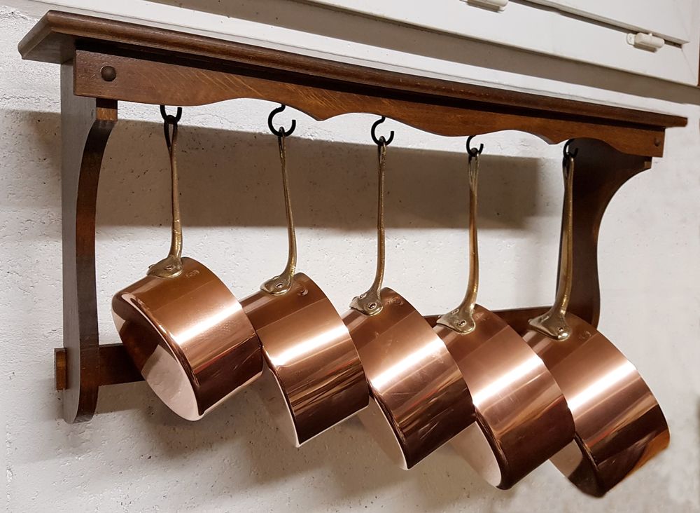 SERIE DE 5 CASSEROLES EN CUIVRE AVEC SUPPORT Décoration