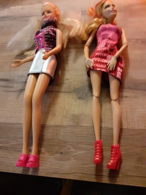 2 magnifiques poupes Barbie en trs bon tat 10 Seynod (74)