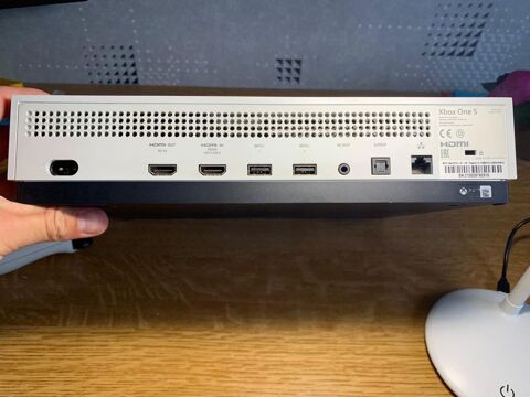 console Xbox One S blanche + 2 manettes sans fil 70 Calais (62)