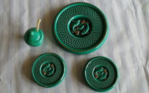 1 dessous de plat, 2 dessous de bouteille, 1 pot à moutard Brignais (69)