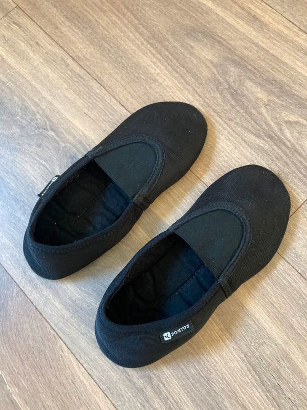Chaussons gym neuf en mesh - taille 31 Chaussures