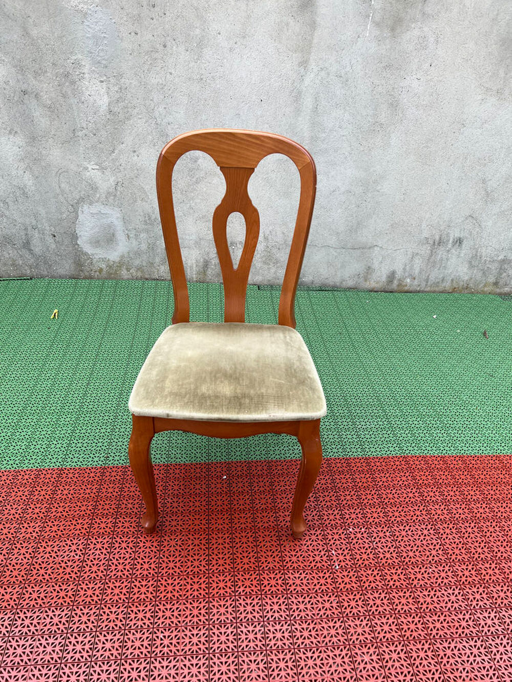 4 chaises en merisier massif Meubles