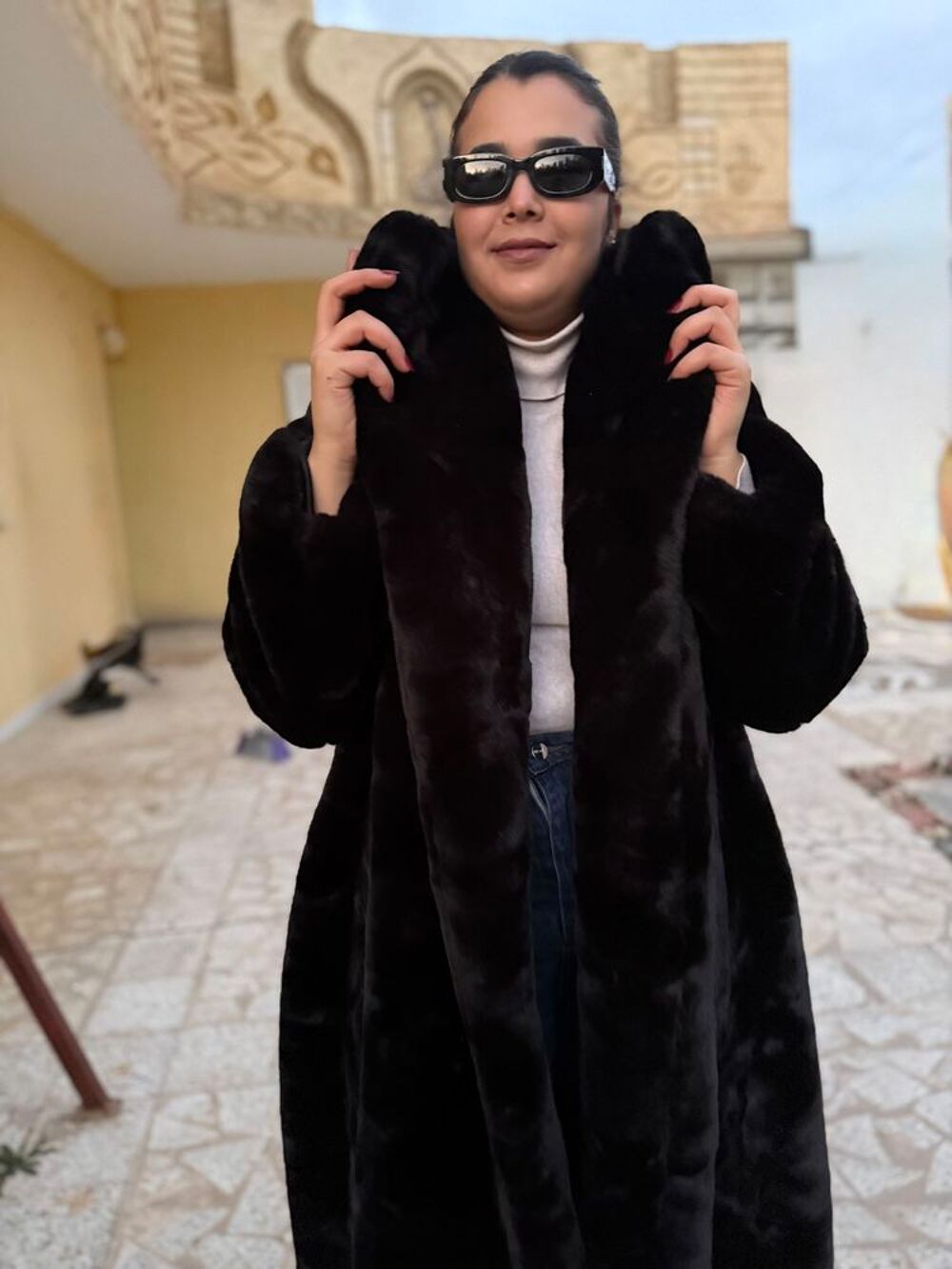 Manteau long en fourrure noire luxe €" El&eacute;gant &amp; intemporel &eth;Ÿ-&curren; Vêtements