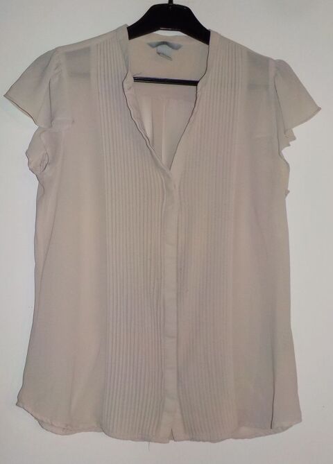 CHEMISIER BEIGE MANCHES COURTES A VOLANT H&M T38
5 Bubry (56)