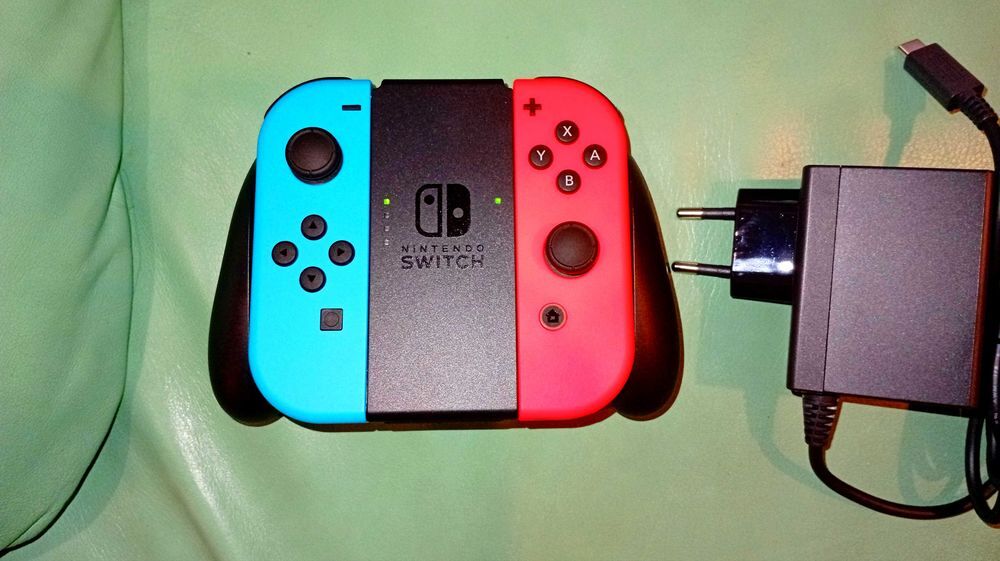 Switch NEON 2025 NEUVE Jamais Servi Consoles et jeux vidéos