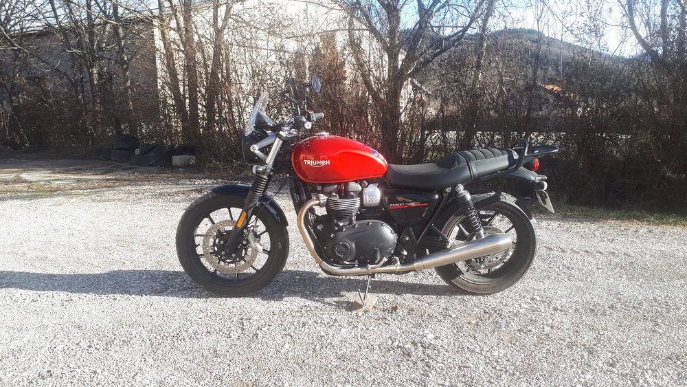 TRIUMPH 2020 occasion 05140 Aspres-sur-Bu&euml;ch