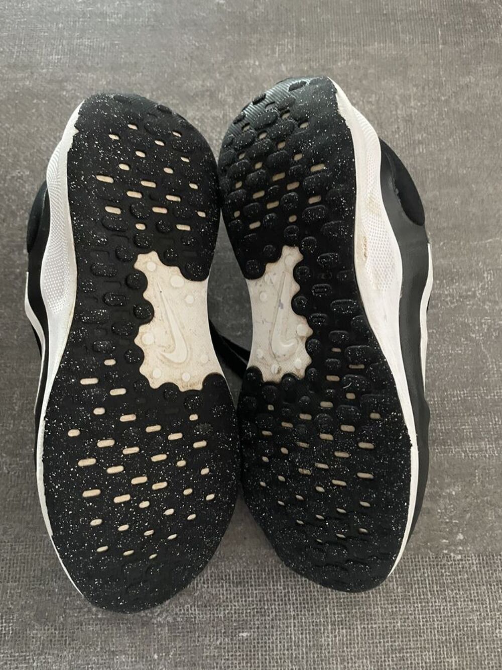 Baskets Nike noires et blanches NIKE Taille 36 Chaussures