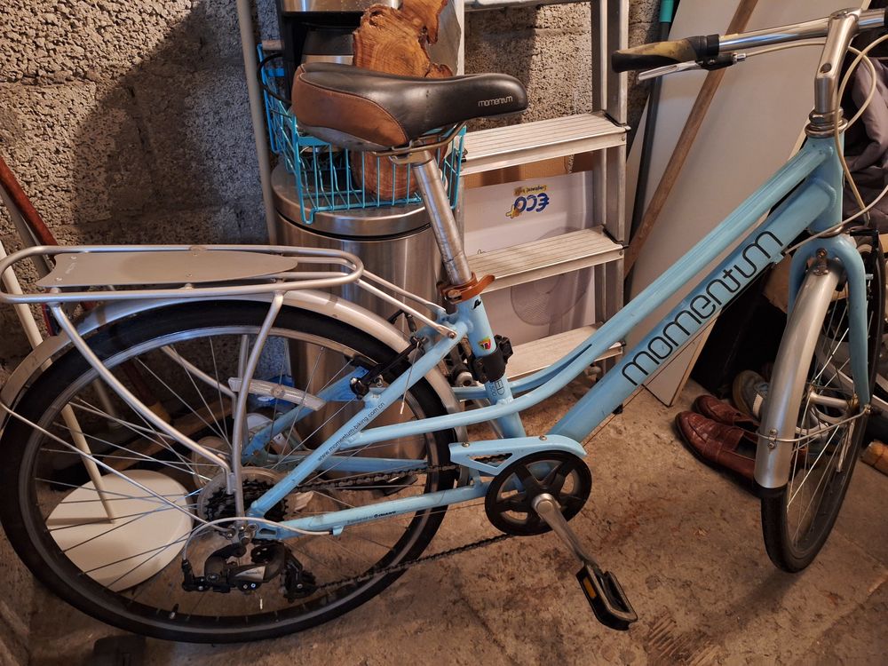 Velo bleu &eacute;quipe shimano Vélos