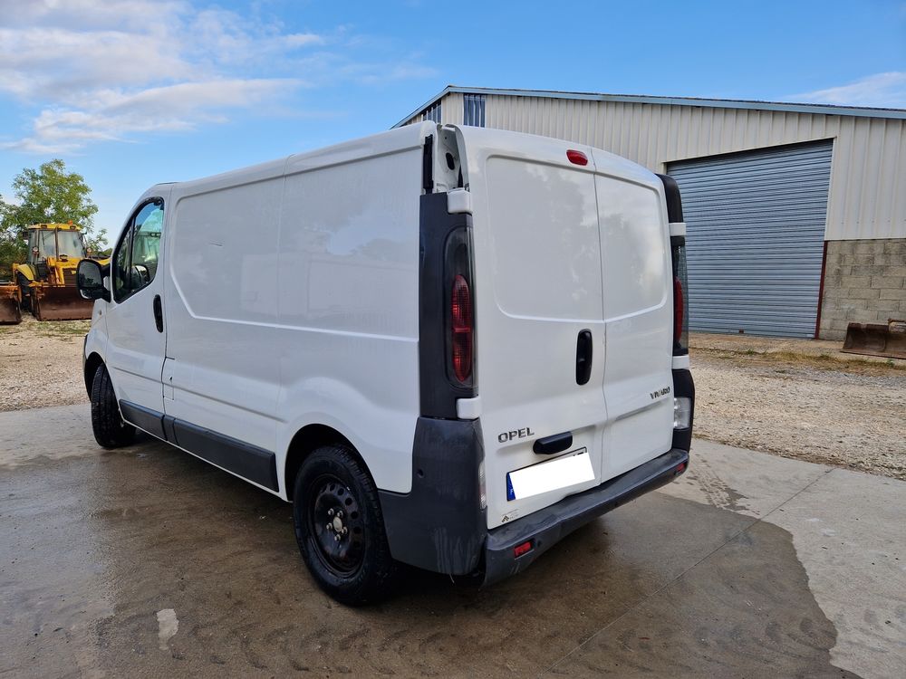 Vivaro VIVARO FGN F2700 C1 1.9 CDTI - 82 PACK CLIM 2005 occasion 17290 Thair&eacute;