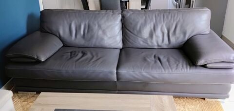 Canap� cuir chocolat 3 places 200 Hy�res (83)