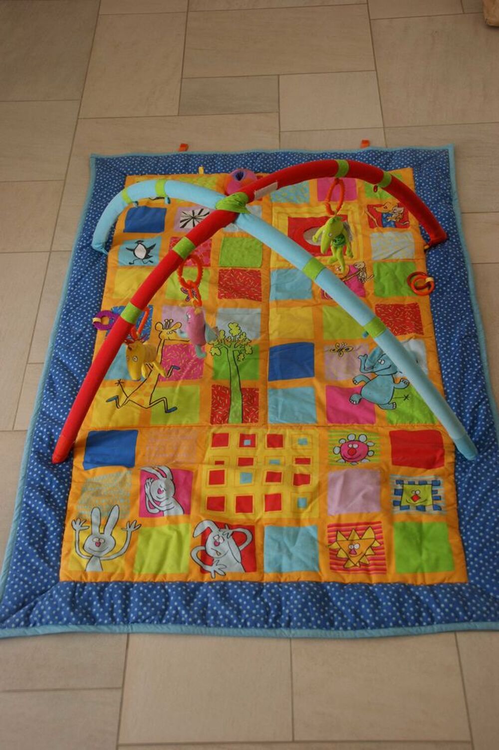 Tapis d'&eacute;veil avec arceaux Puériculture