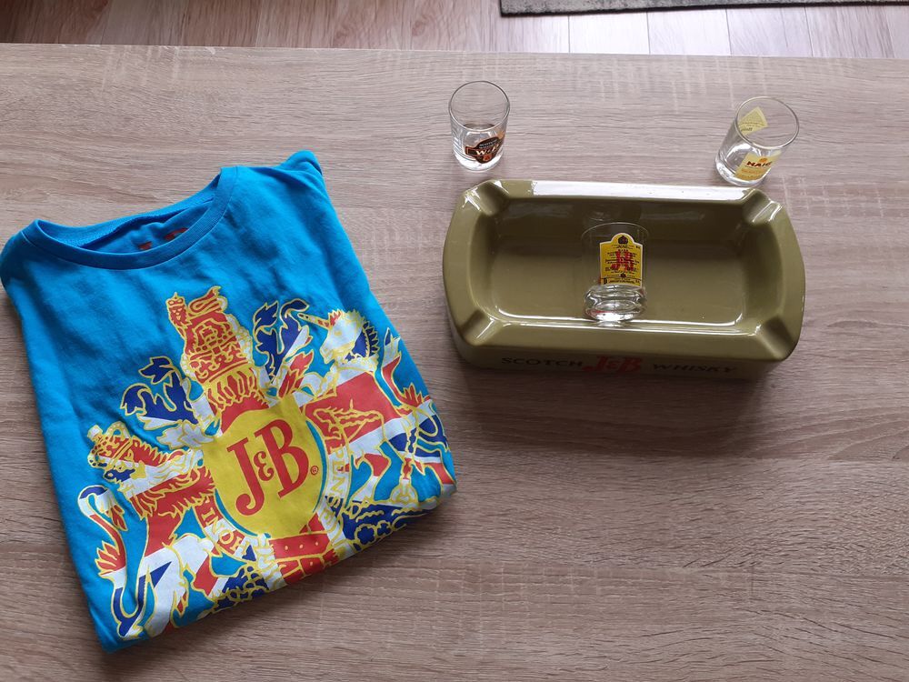 Lot articles J&amp;B : Cendrier - Tee shirt - Verres Décoration