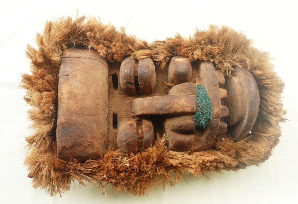 Masque Africain ramen&eacute; du Gabon il y a environ 45 ans
Décoration
