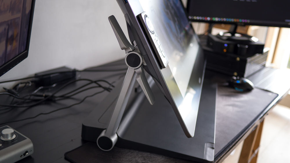 Wacom Cintiq 27" QHD TOUCH avec socle Matériel informatique