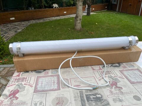 Applique type tubulaire led 50 Villiers-sur-Marne (94)