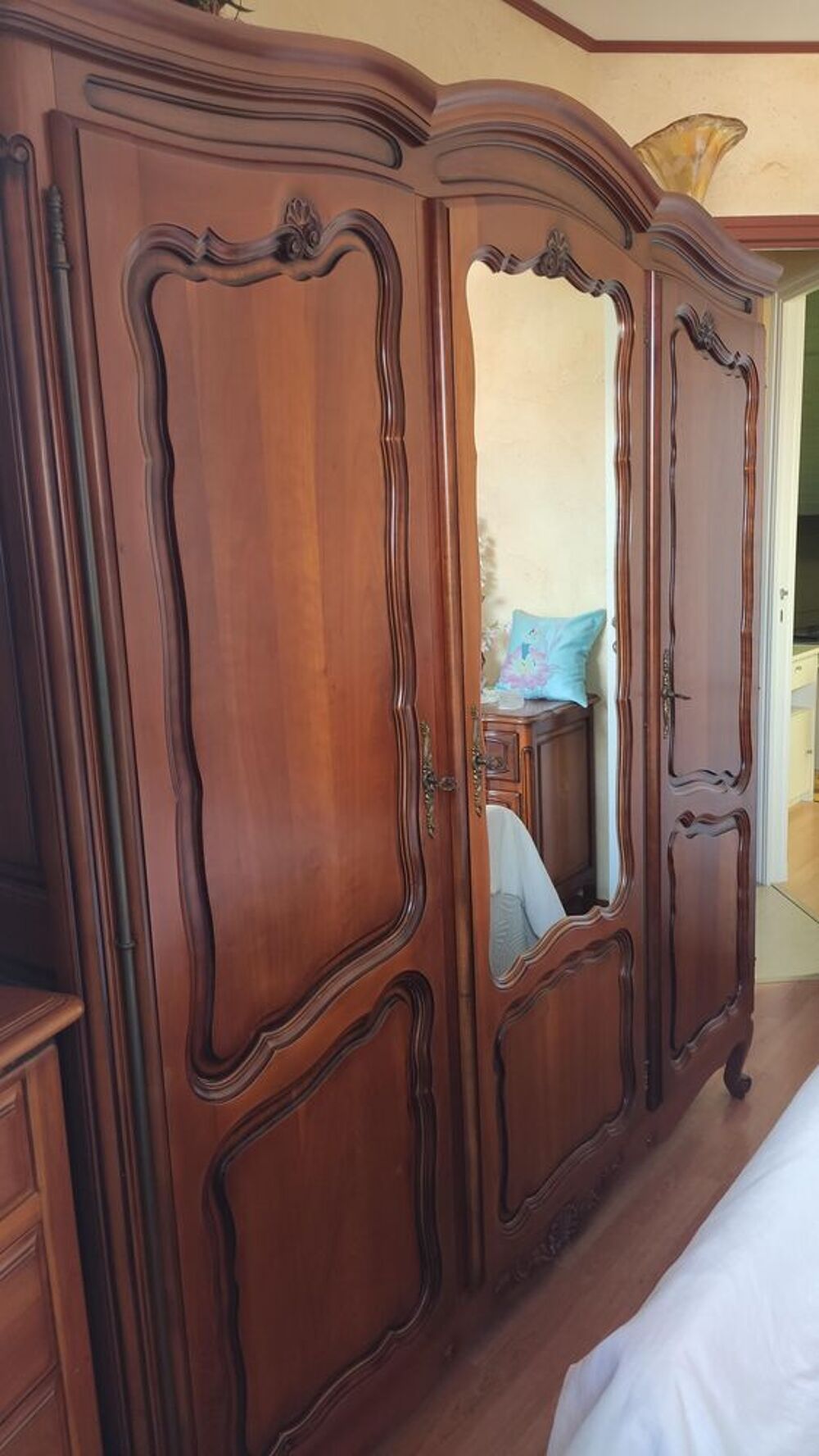 chambre &agrave; coucher en merisier Meubles