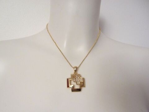 Collier avec sa Fine Chaine et son Pendentif en Métal Doré 10 Paris 15 (75)