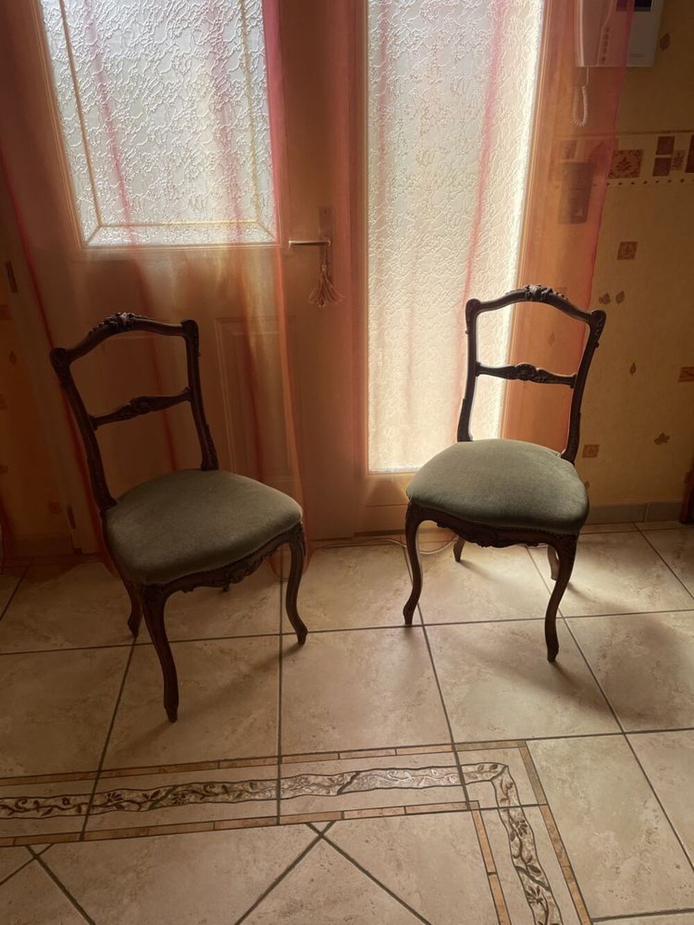 Chaises Cabriolet style Louis XV Meubles