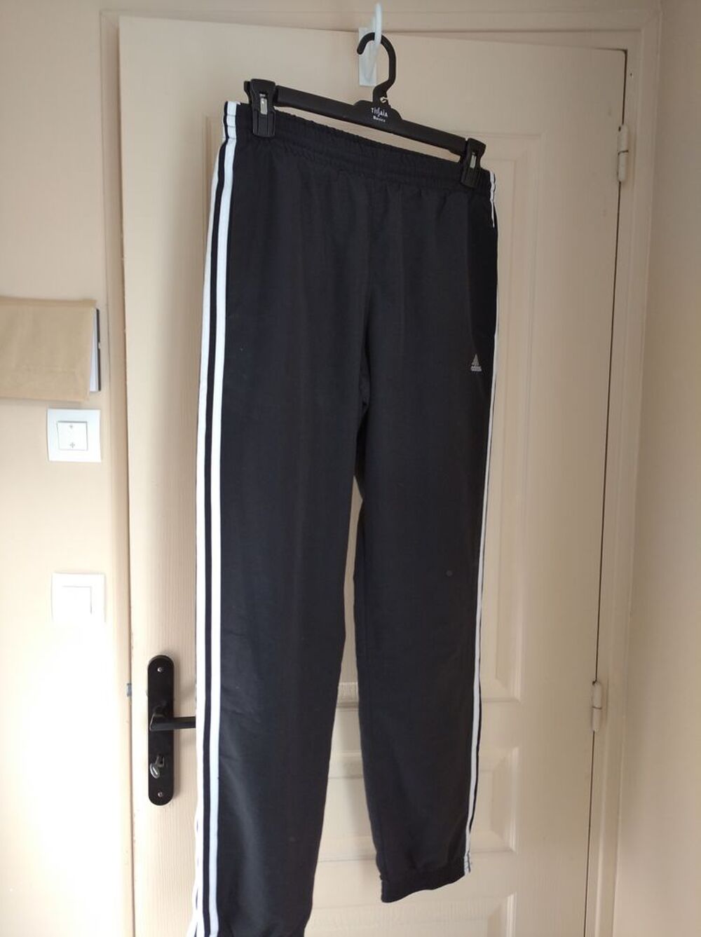 5 pantalons de surv&ecirc;tements Adidas neuf jamais portes Vêtements
