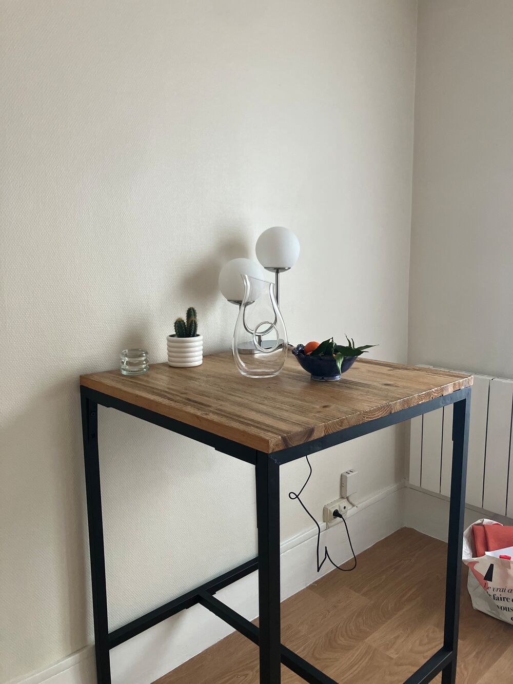 Jolie table haute bois et m&eacute;tal Meubles