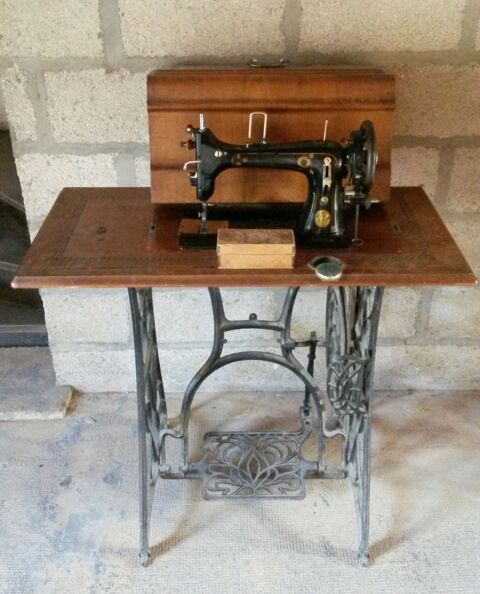 Machine  coudre ancienne. 39 Troyes (10)