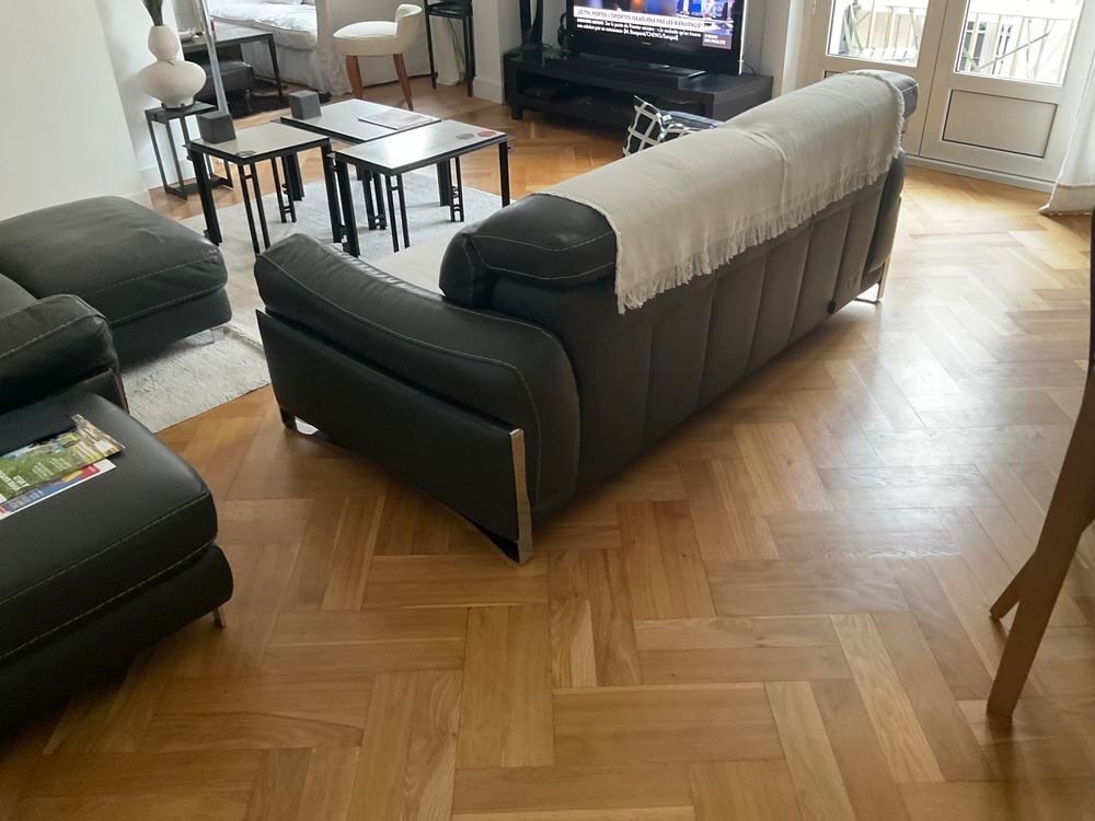 2 canap&eacute;s cuir gris italien SATIS + 2 poufs coffre.peut Meubles