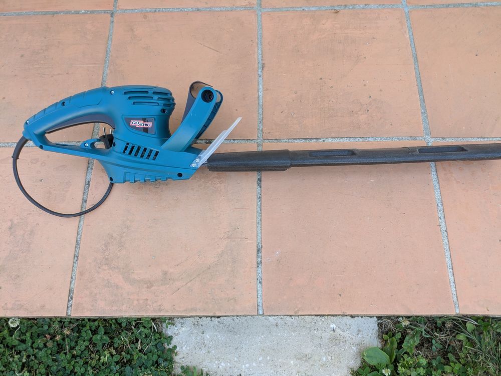 Taille haie et tron&ccedil;onneuse &eacute;lectrique Jardin