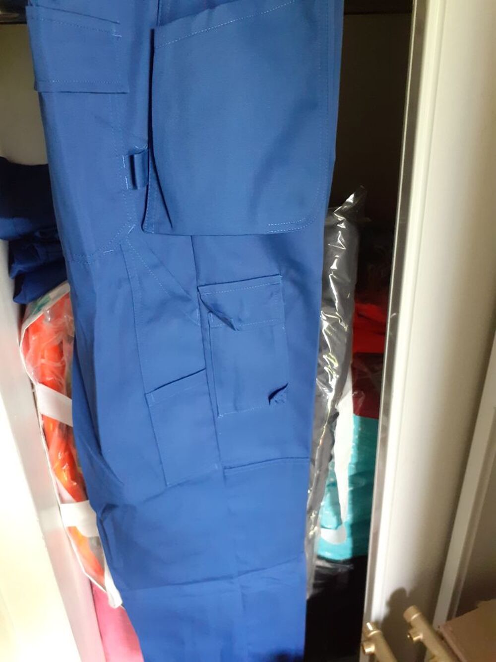 Pantalon de travail bleu taille 42 neuf avec poche de securite Vêtements