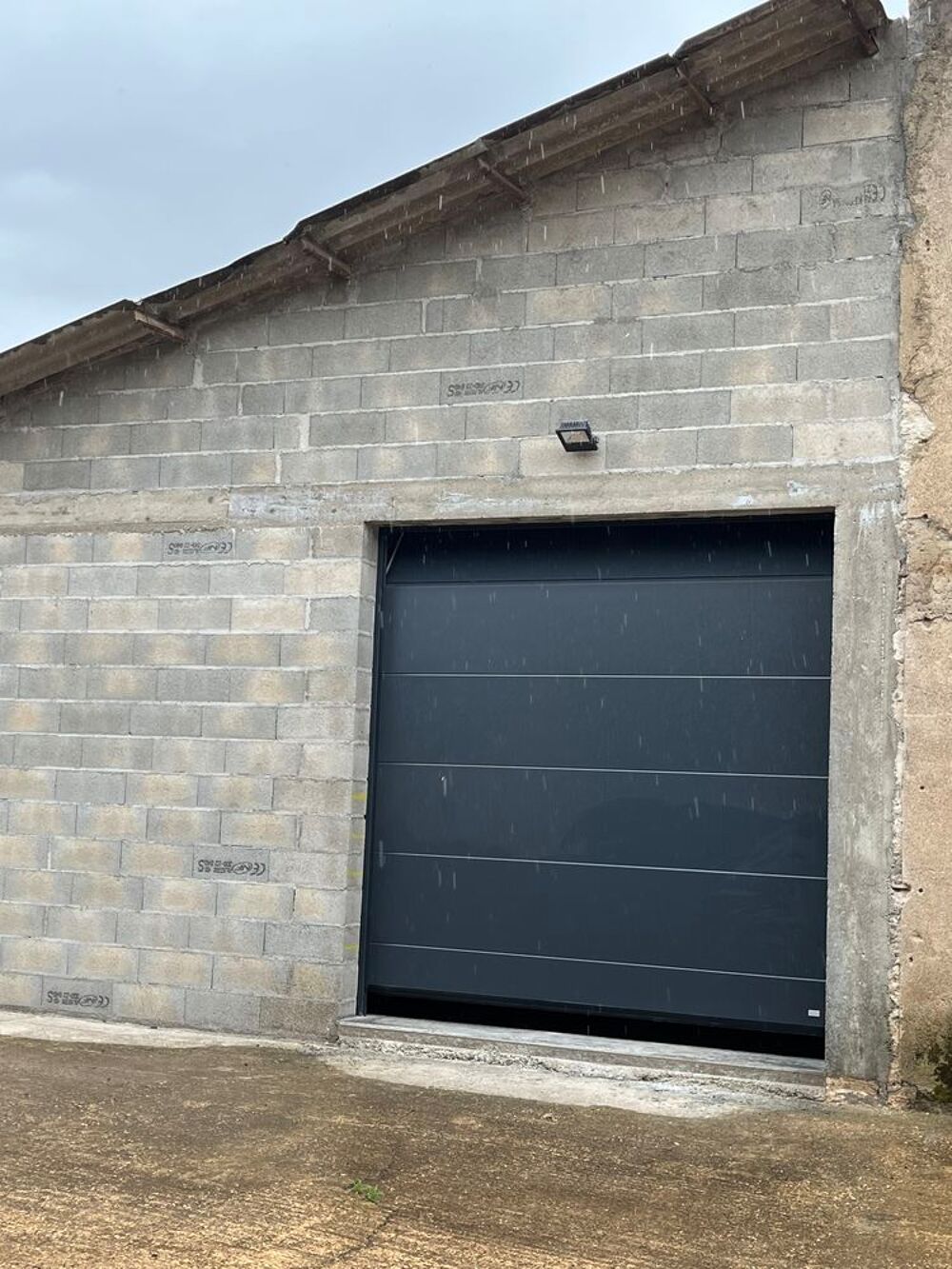 Location Atelier local de 100m2 Saint-loup-de-varennes