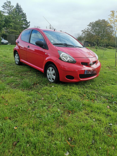 Toyota Aygo 1.0 VVT-i Up 2011 occasion Ch&acirc;tellerault 86100