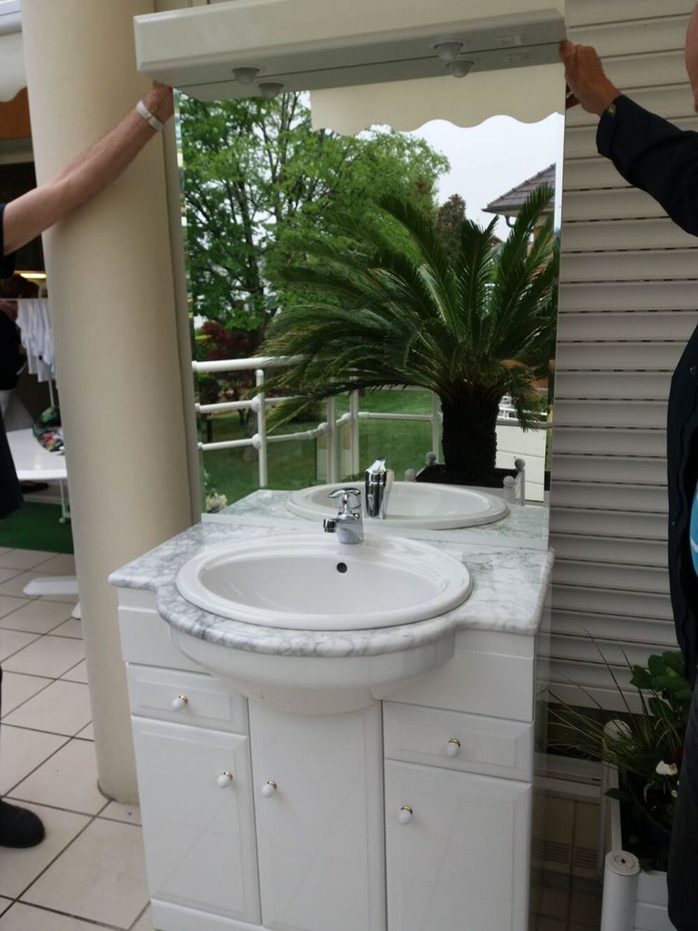 Meuble salle de bain avec miroir et &eacute;clairage Meubles