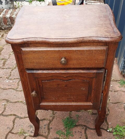 Ancienne table de chevet en chne avec tiroir..... 10 Reumont (59)