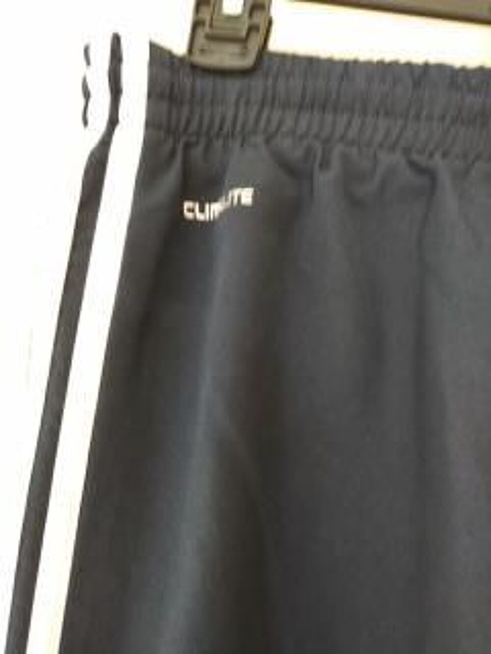 5 pantalons de surv&ecirc;tements Adidas neuf jamais portes Vêtements