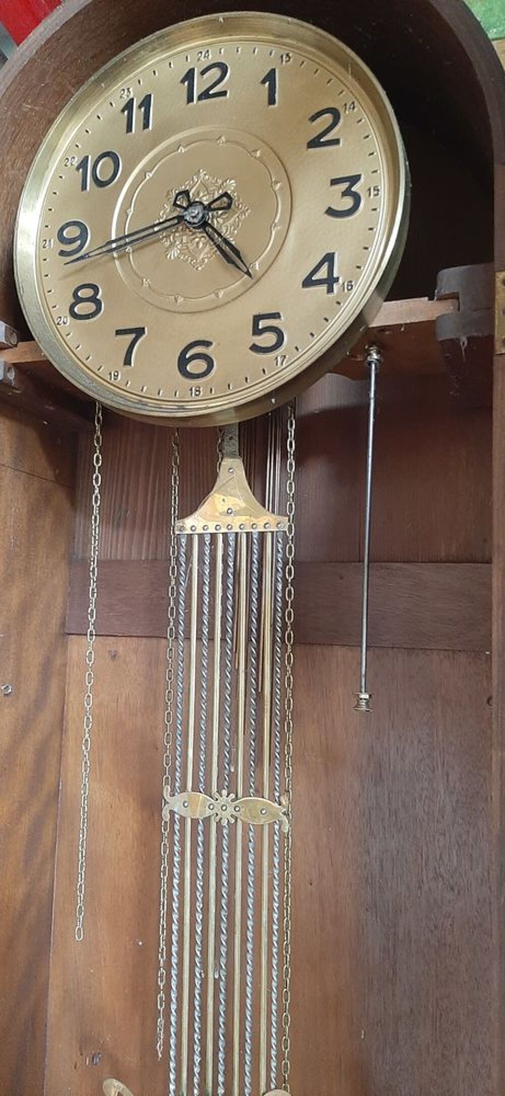 Pendule &agrave; balancier et poids en cuivre 