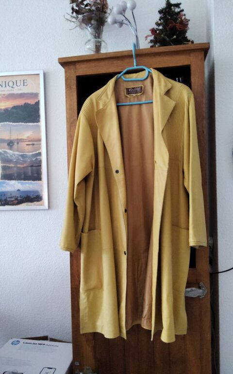 MANTEAU  FURO ETTEX , CUIR VERITABLE 
TAILLE 40 40 Marseillan (34)