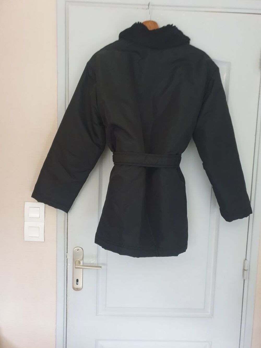 Manteau femme col fourrure avec ceinture 42/44 Vêtements