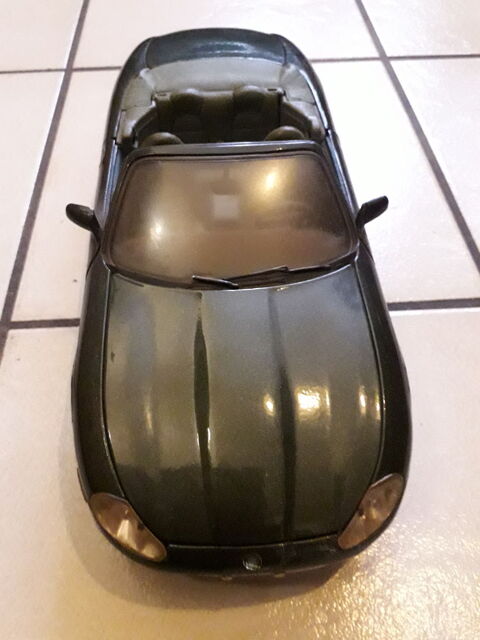 MAQUETTE JAGUAR XK 8 V 8  1 \ 18. 25 Fr�vent (62)