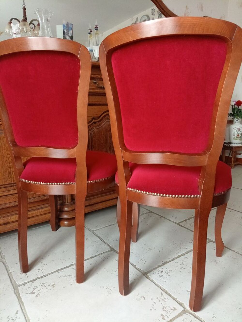 Chaises en bois avec assise rouge Décoration