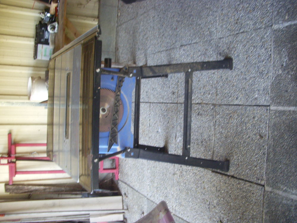 UNE TABLE AVEC SCIES Bricolage