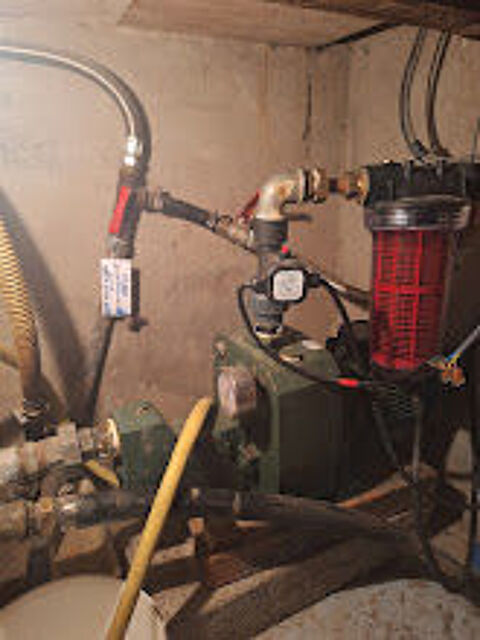 Pompe de surface et son ballon a vessie 650 69530 Brignais
