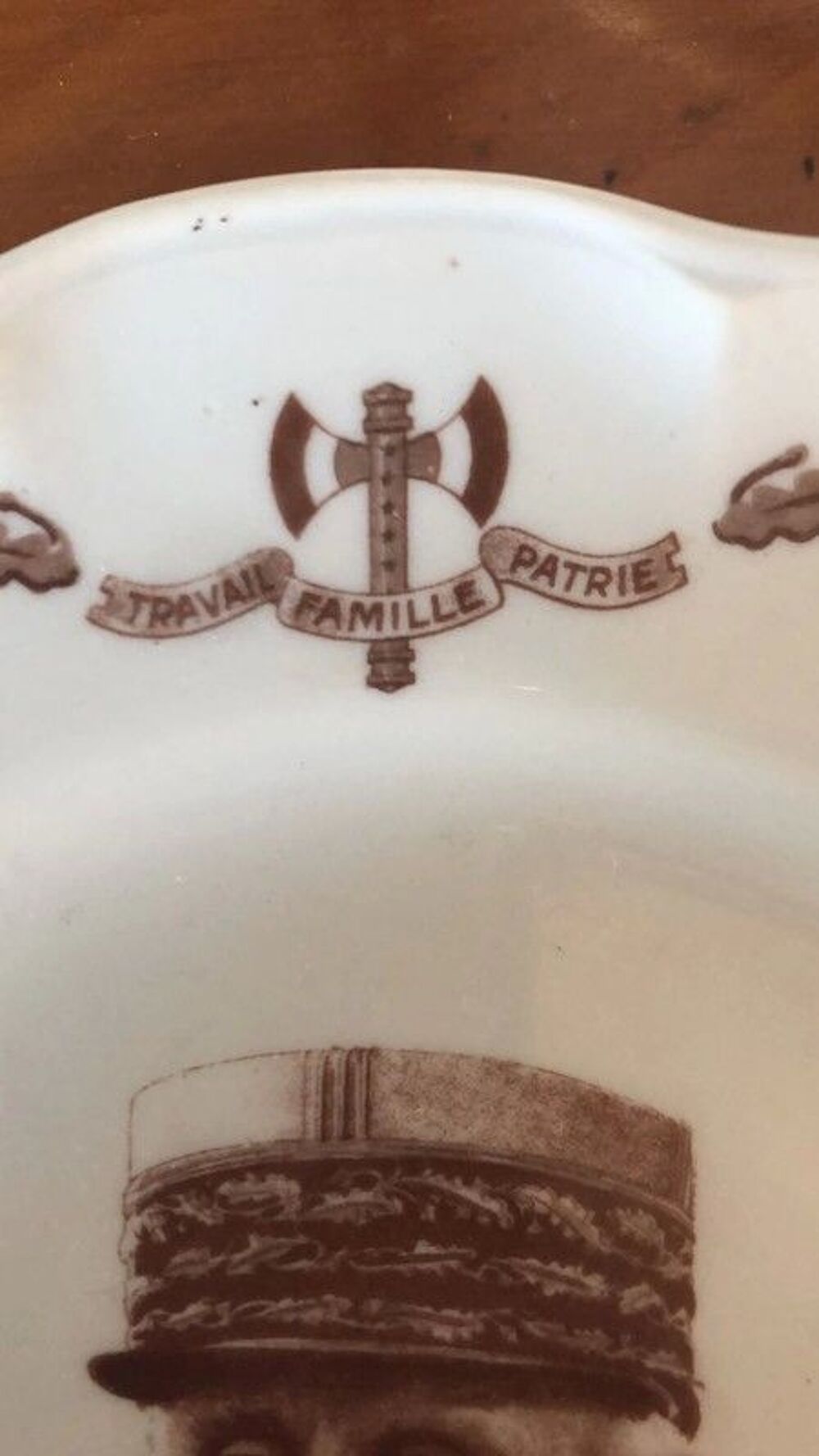 Assiette porcelaine de limoges,Portrait en Bistre du MAR&Eacute;CHA 