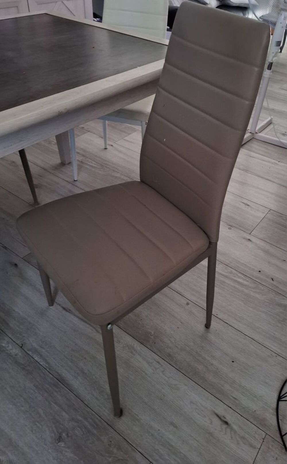 Table &agrave; manger But Camille avec rallonges + 6 chaises Meubles