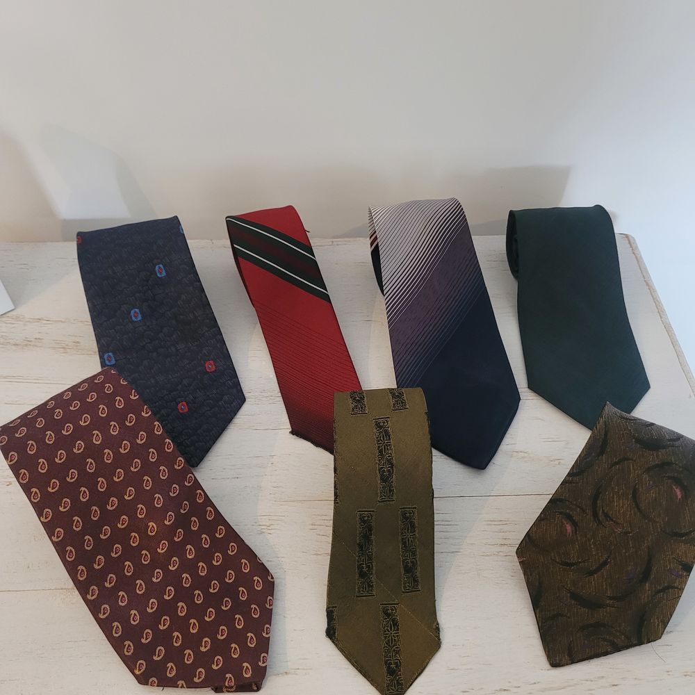 CRAVATES VINTAGE / CHAUSSURES BALLY SUISSE V�tements